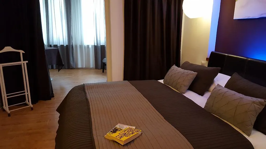 Casa Lady Acomodação com café da manhã Garda  0*, Garda (Verona)