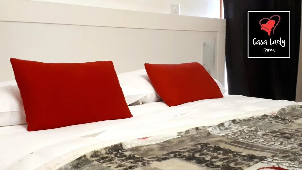 Alojamento de Acomodação e Pequeno-almoço Casa Lady Acomodação com café da manhã Garda