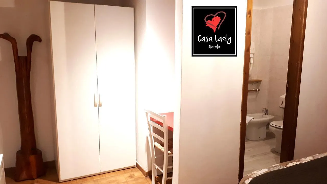 Alojamento de Acomodação e Pequeno-almoço Casa Lady Acomodação com café da manhã Garda  Itália