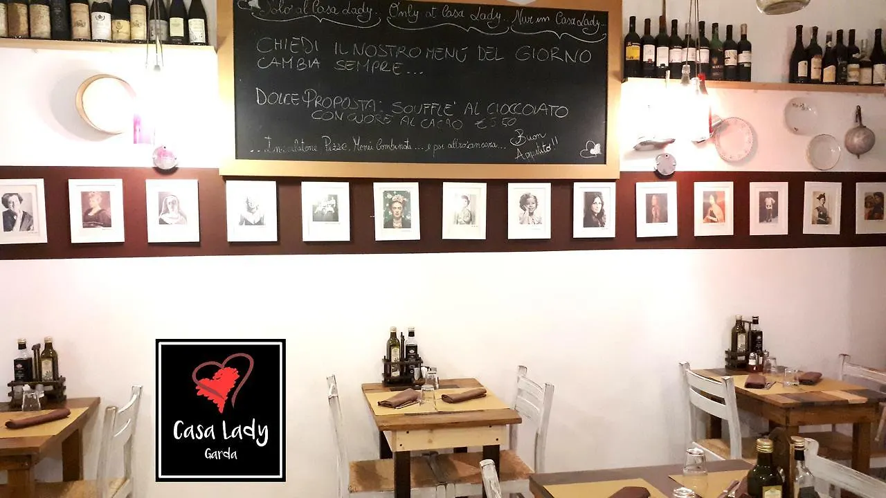 Alojamento de Acomodação e Pequeno-almoço Casa Lady Acomodação com café da manhã Garda  Itália